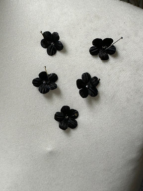 Schwarze Satinblumen - M10 (Beutel mit 144 Stück)