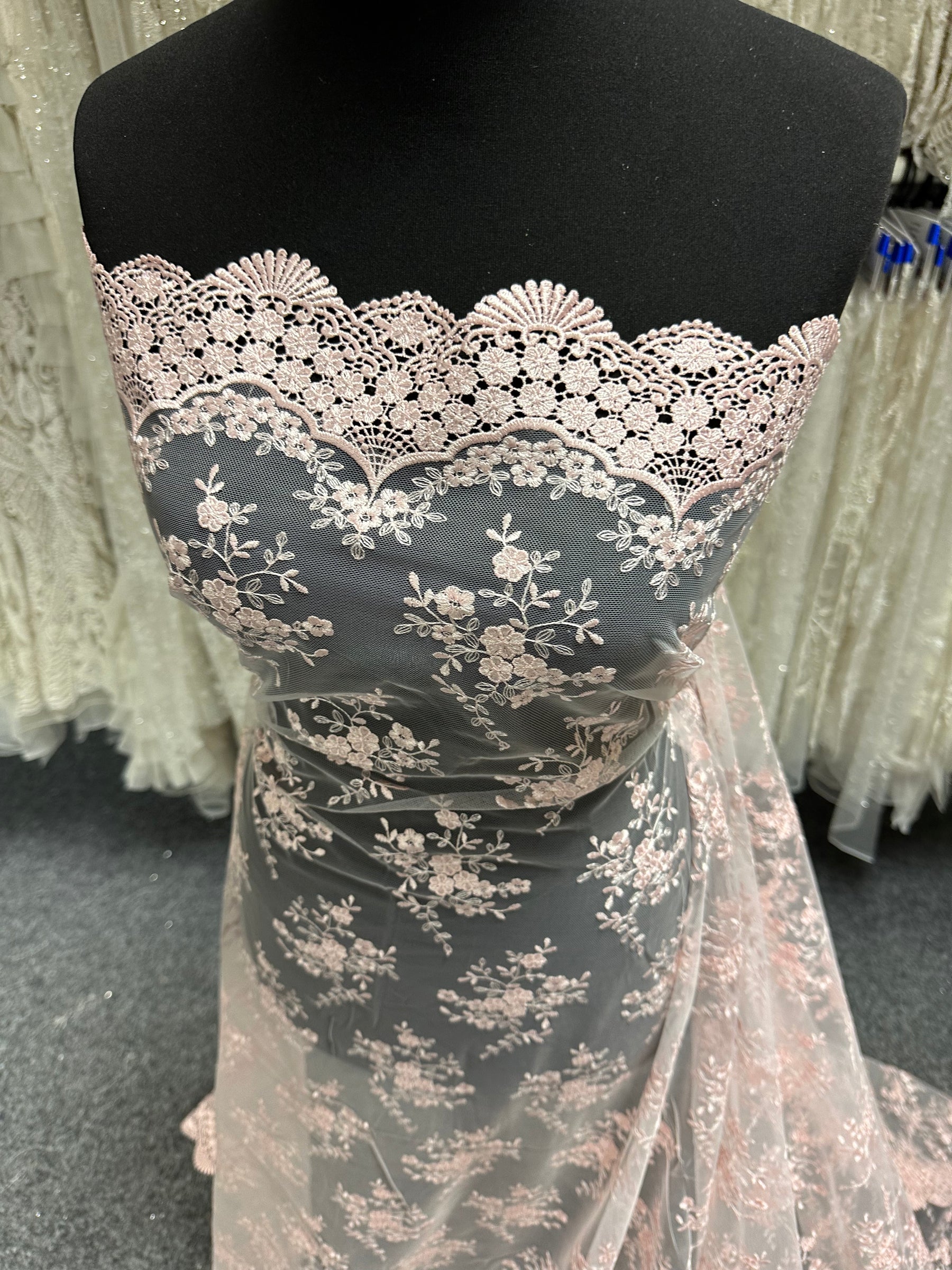 Babyrosa bestickte Spitze - Kirsty