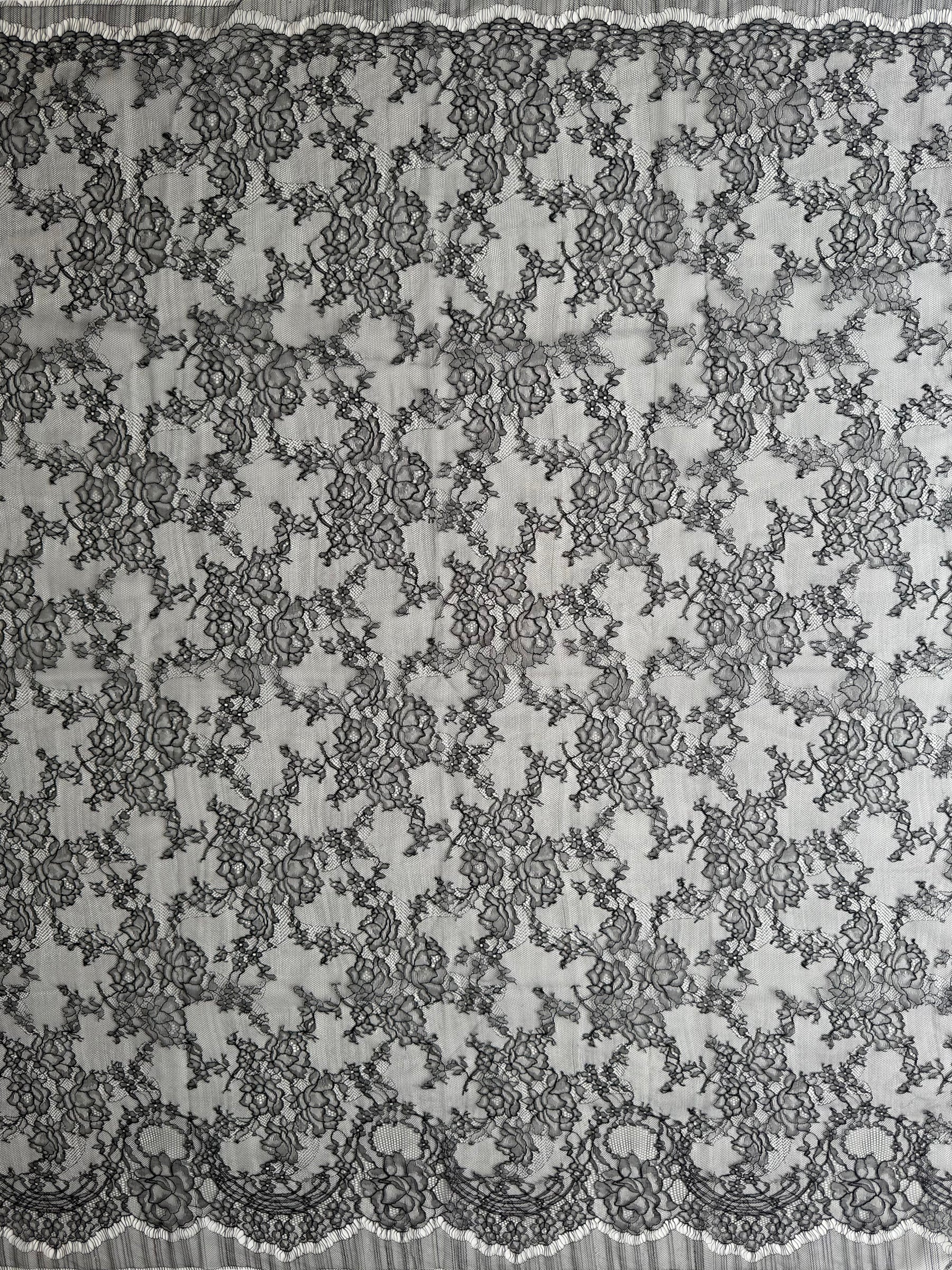 Schwarze Chantilly-Spitze - P725