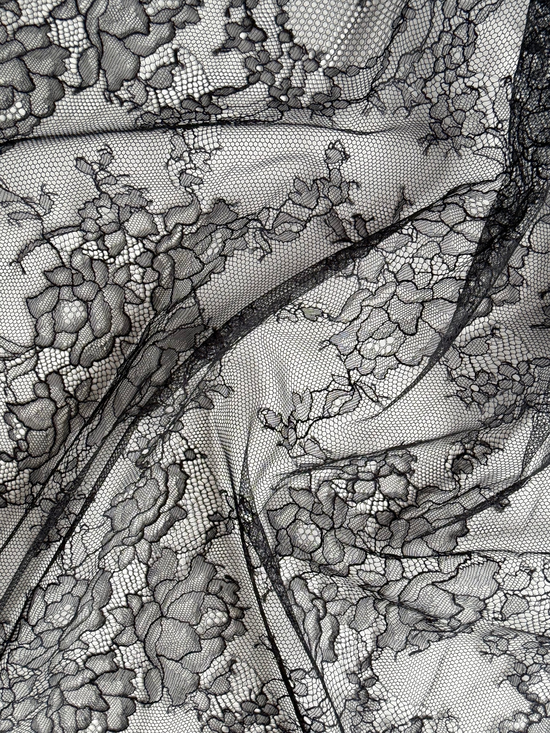 Schwarze Chantilly-Spitze - P725