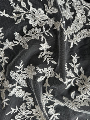 Elfenbeinfarbene bestickte Spitze - P651