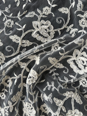 Elfenbeinfarbene Kordelstickerei - P430