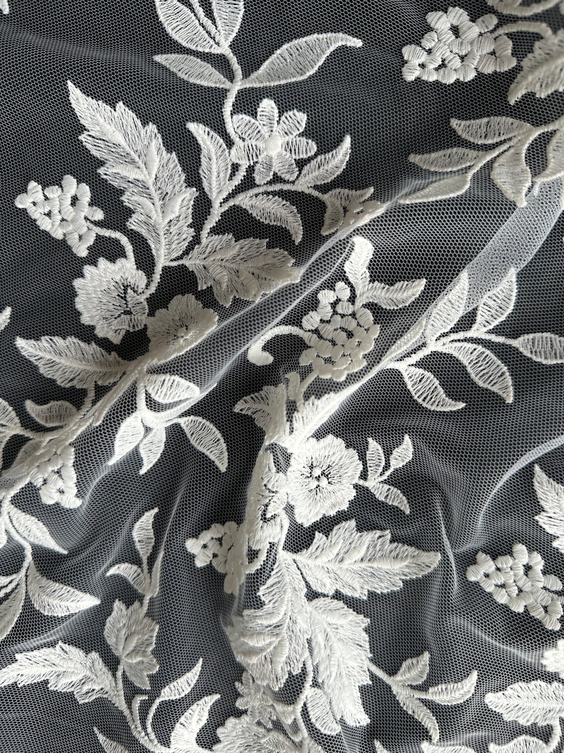 Elfenbeinfarbene bestickte Spitze - EB5039