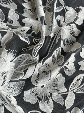 Elfenbeinfarbene bestickte Spitze - EB5049