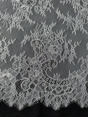 Elfenbeinfarbene Raschelspitze - P157