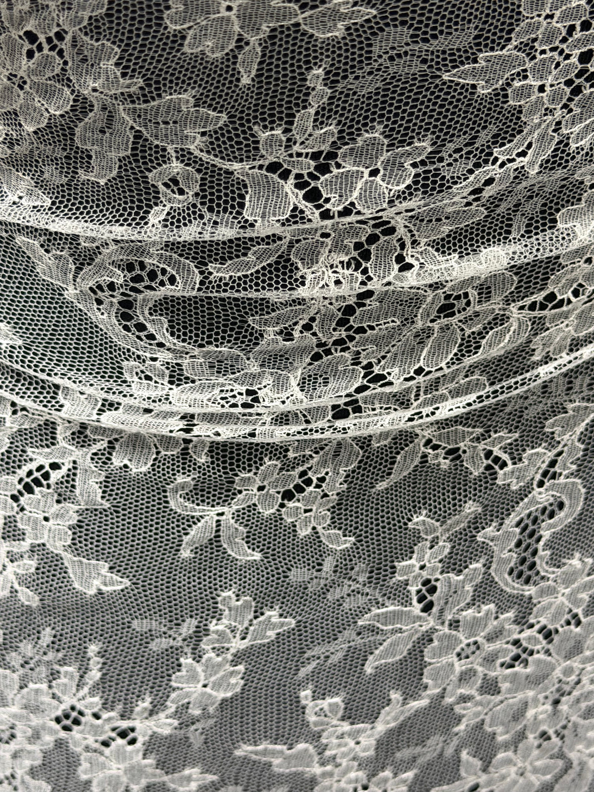 Elfenbeinfarbene Chantilly-Spitze – Diallo