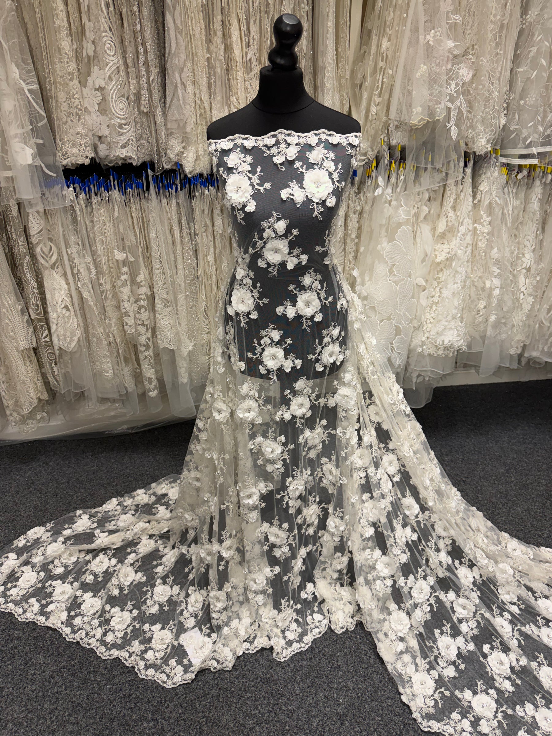 Ivory 3D Lace - P588