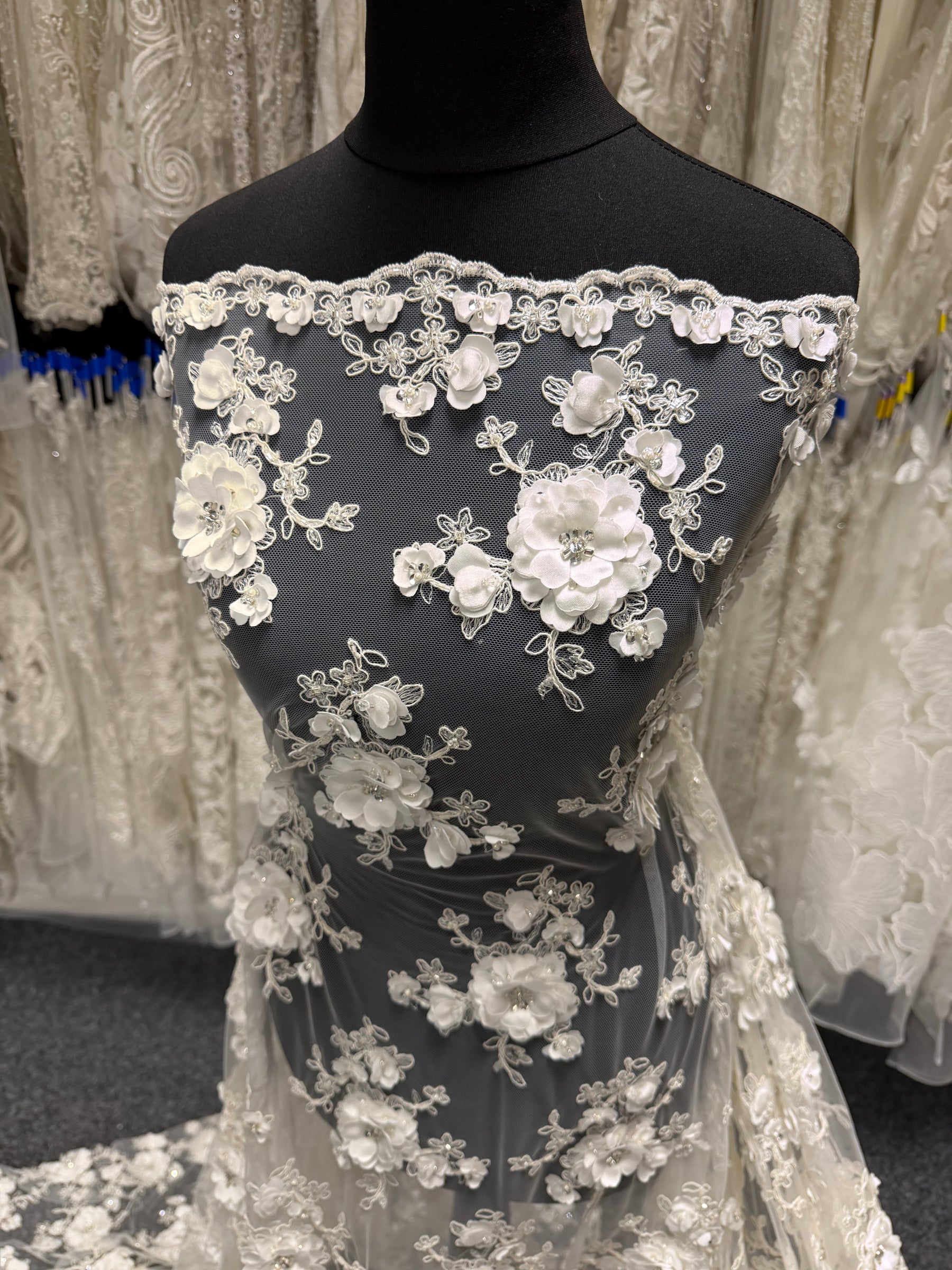 Ivory 3D Lace - P588