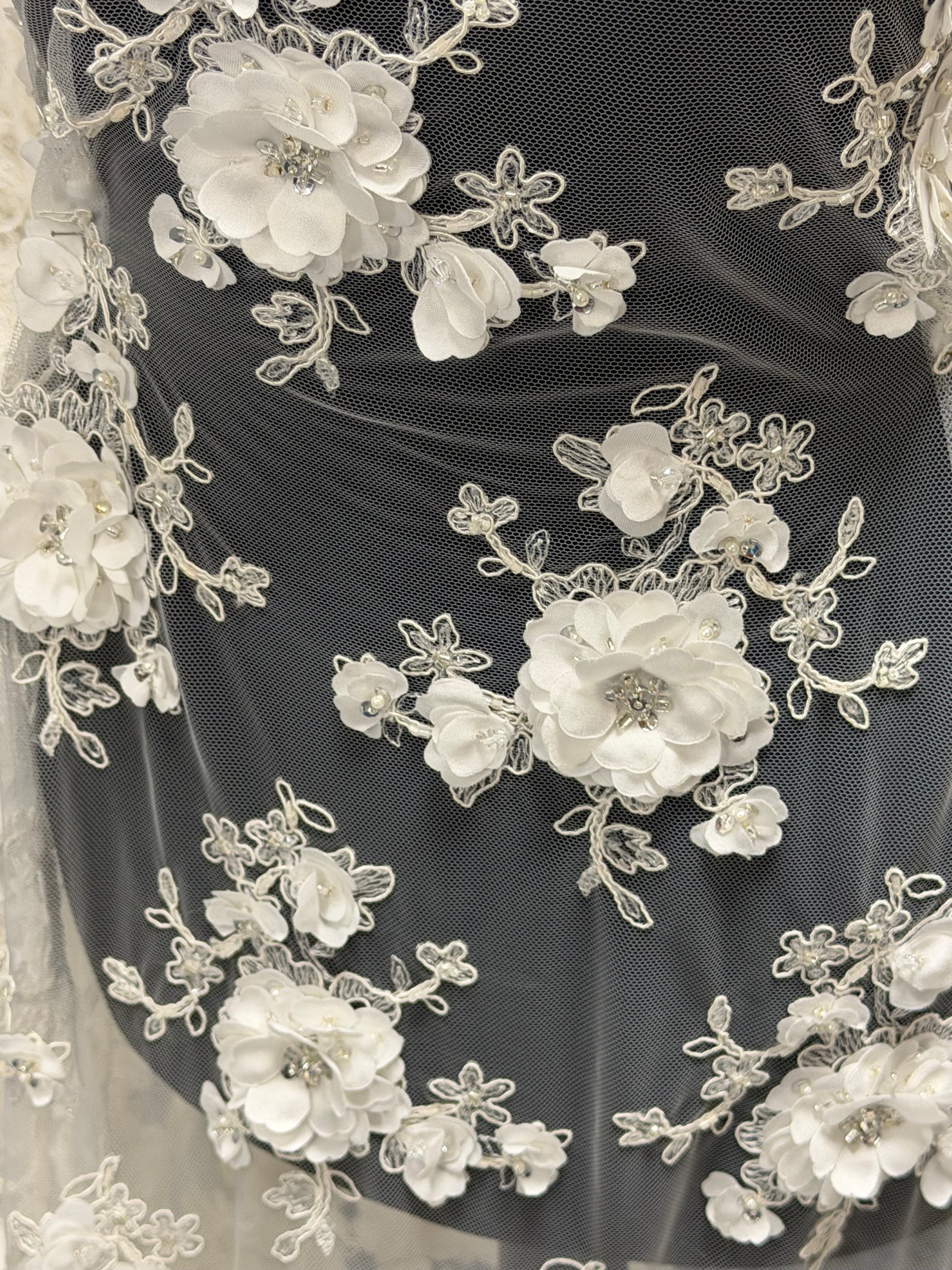 Ivory 3D Lace - P588