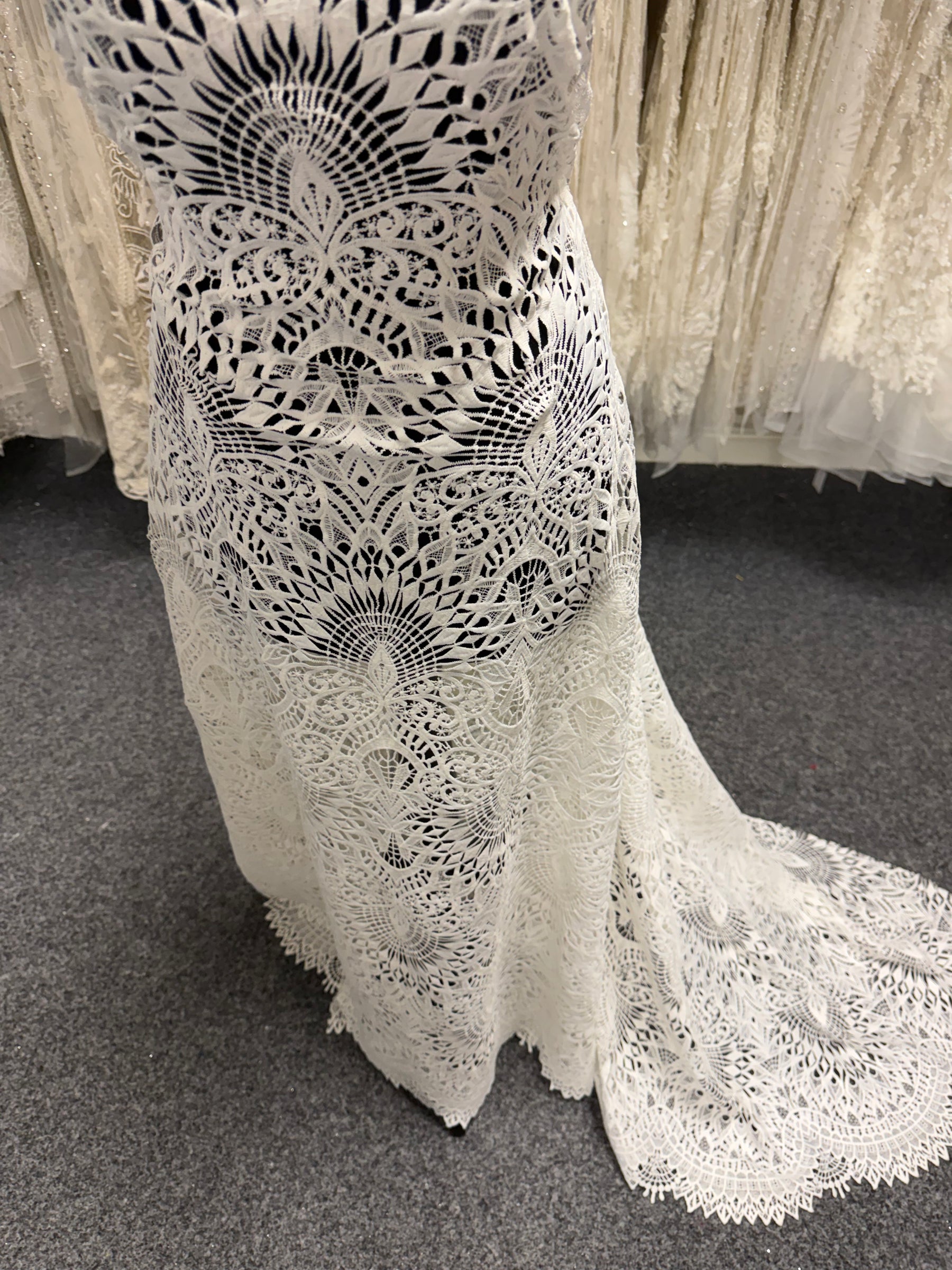 Elfenbeinfarbene Spitze mit recyceltem Polyester – LB2014