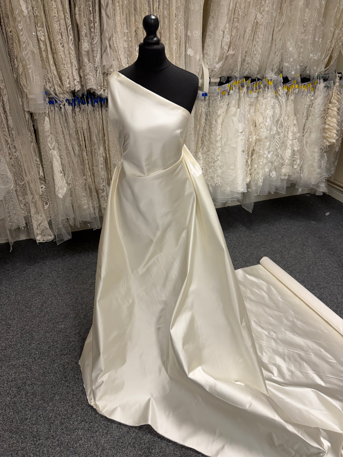 Helles Elfenbein Seide Duchesse-Satin - P755