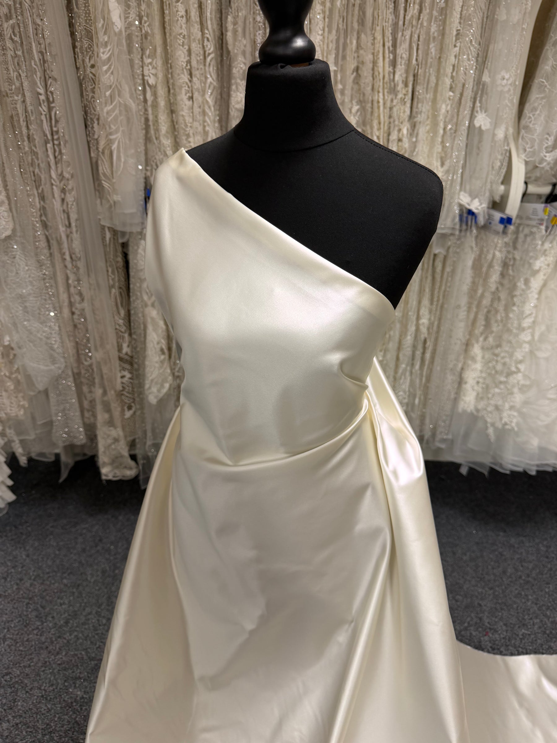 Helles Elfenbein Seide Duchesse-Satin - P755