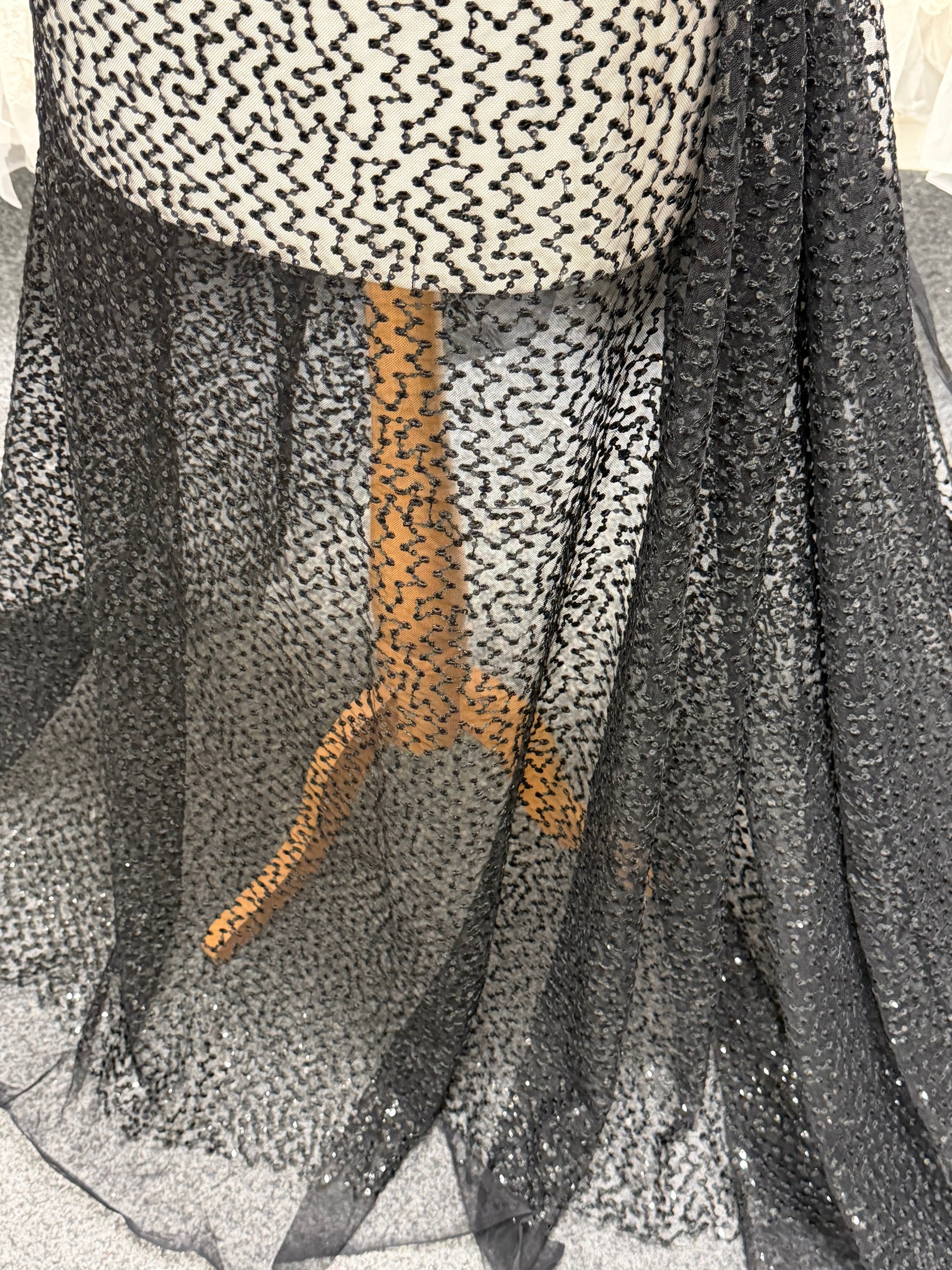 Schwarze Paillettenstickerei-Spitze - EB3029