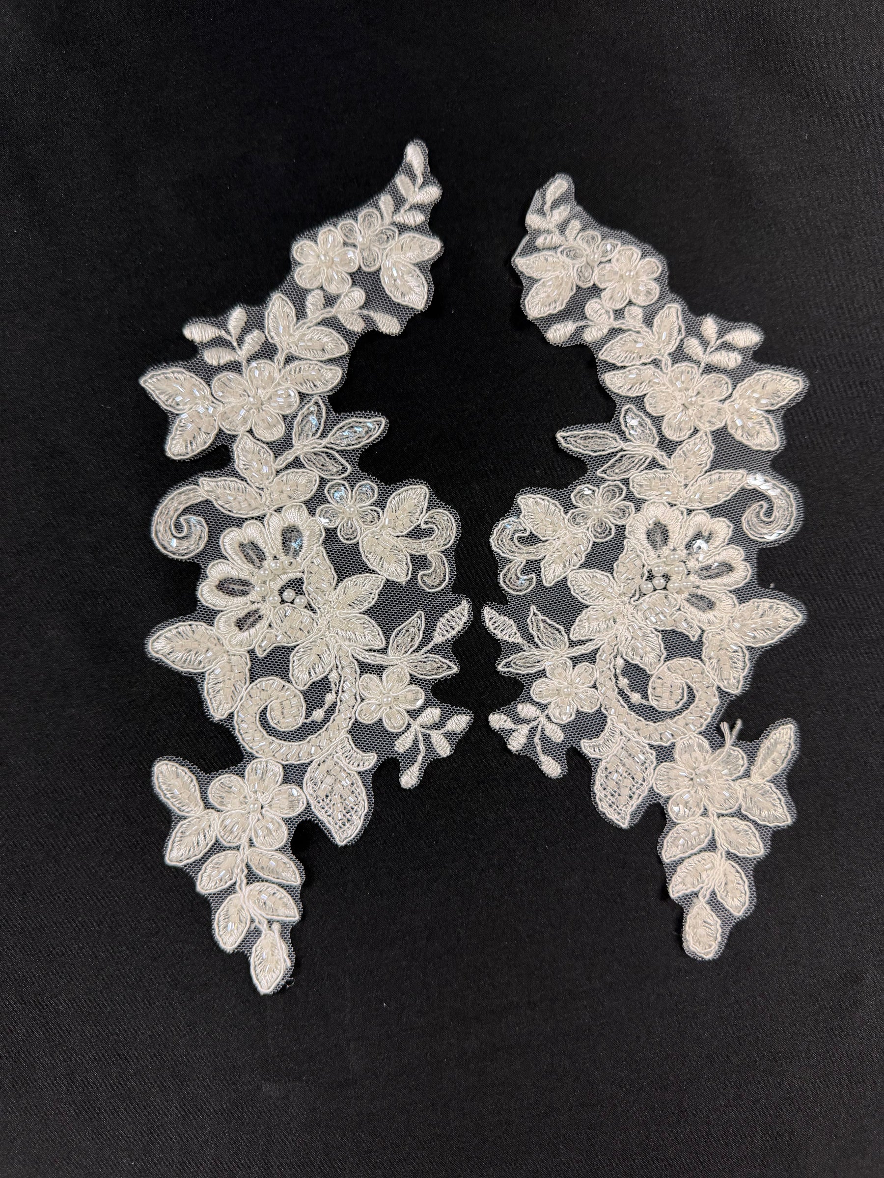 Elfenbeinfarbenes Perlenmotiv - MT4017