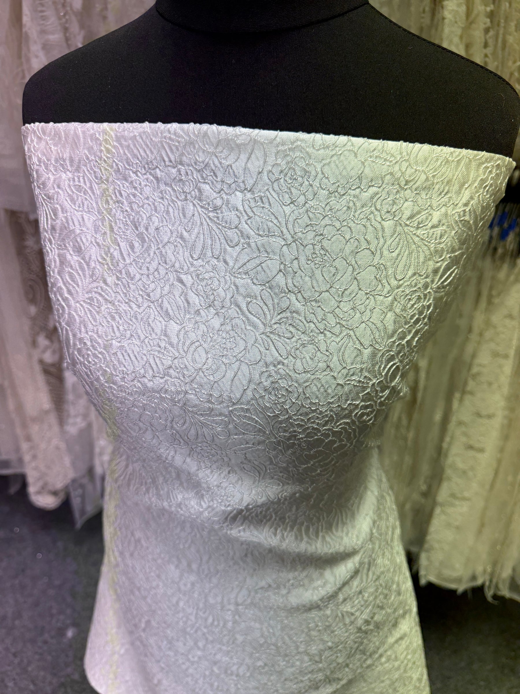 Helles Elfenbein Italienischer Raised-Jacquard – P664