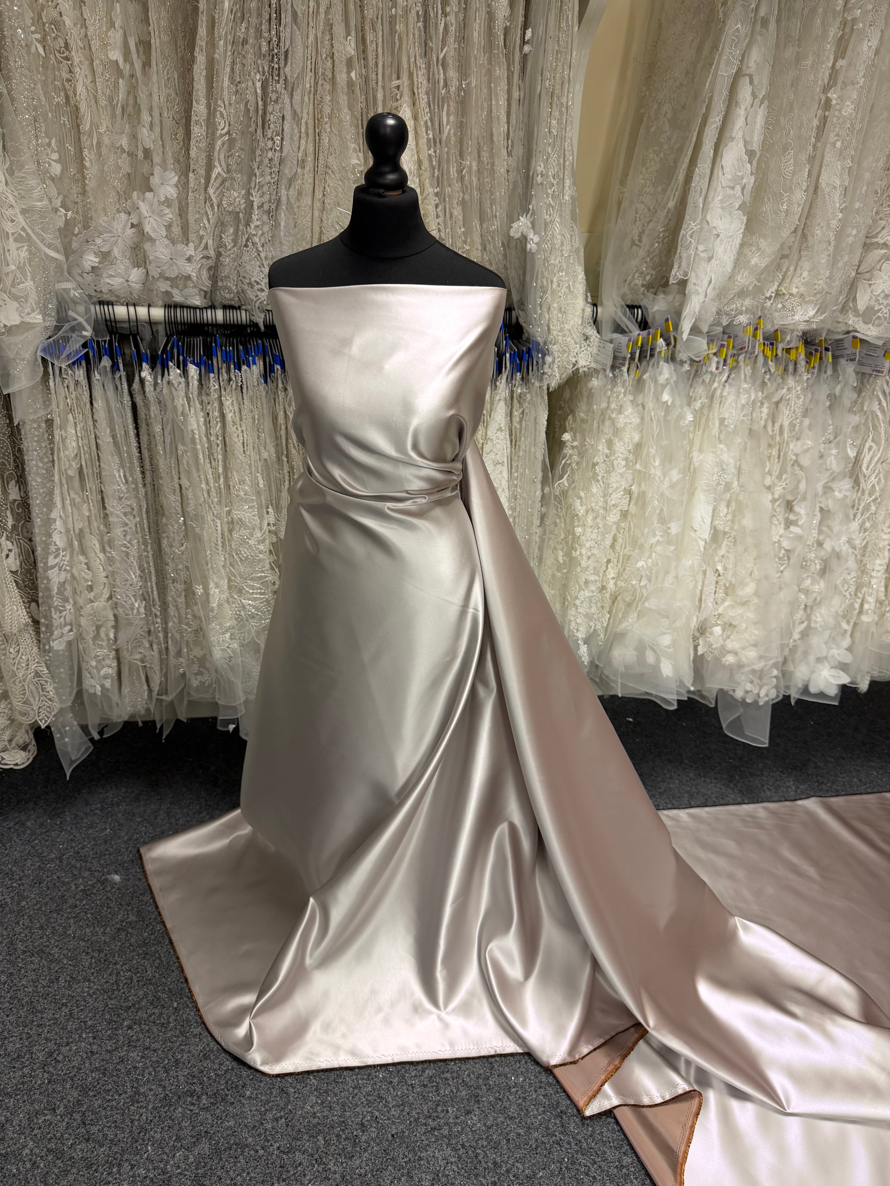 Nerz 2-farbig Satin - P84