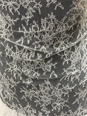 Elfenbeinfarbene Chantilly-Spitze – Zubi
