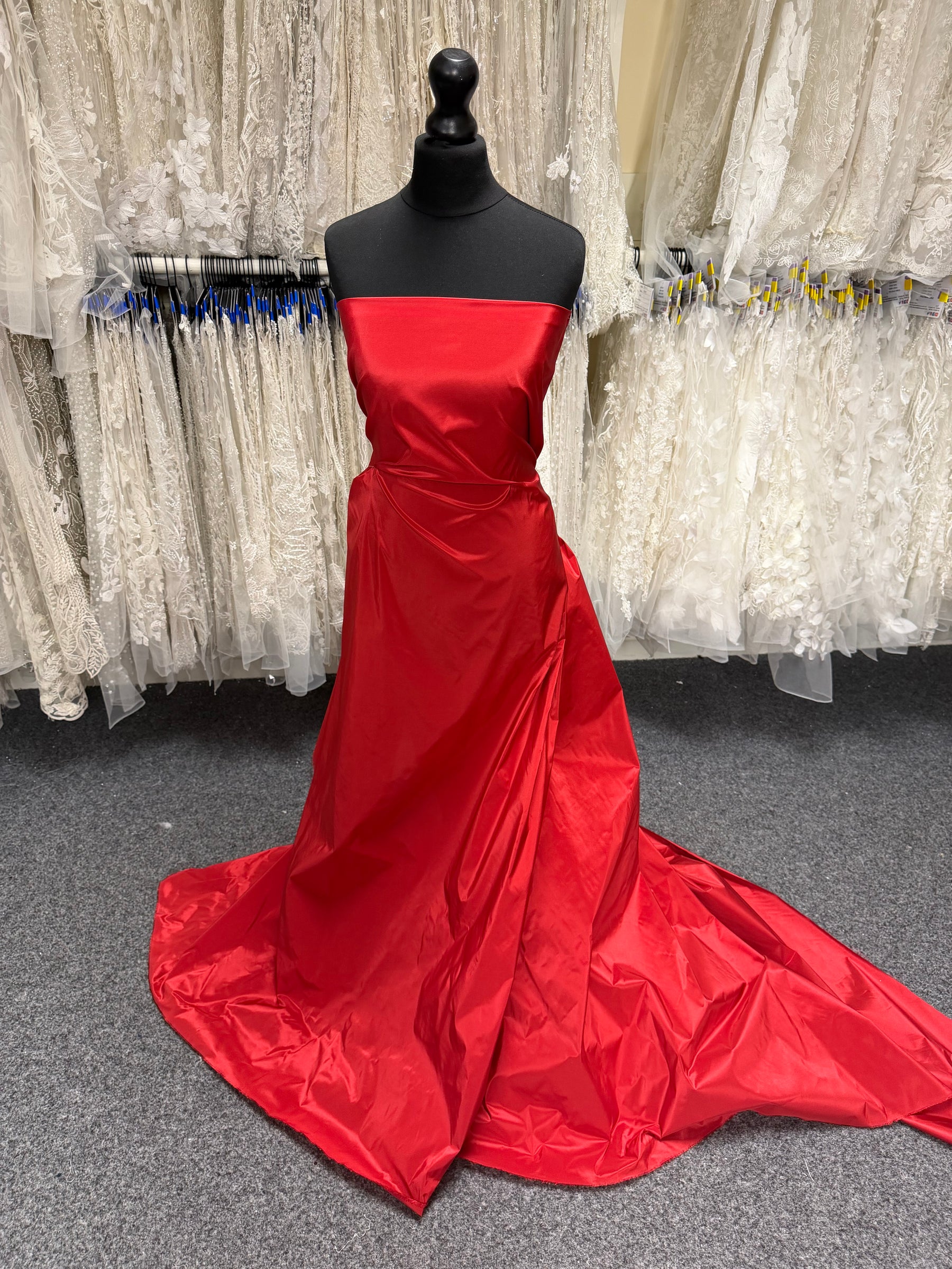 Roter Polyester-Taft - P599