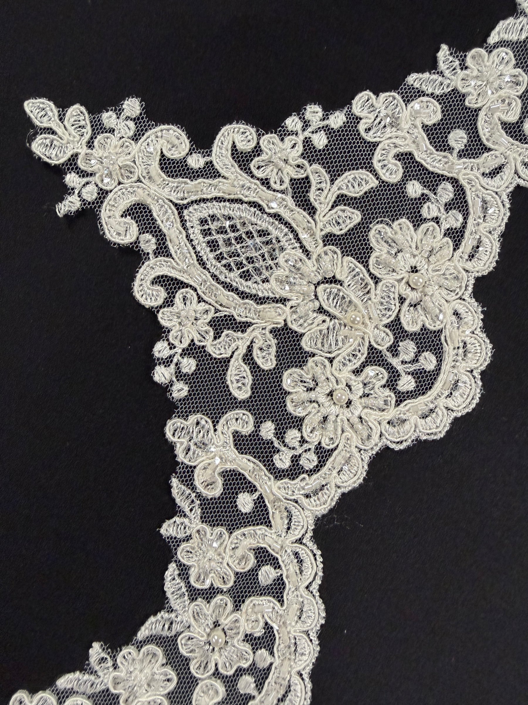 Ivory Corded Beaded Sequin Edging - T887