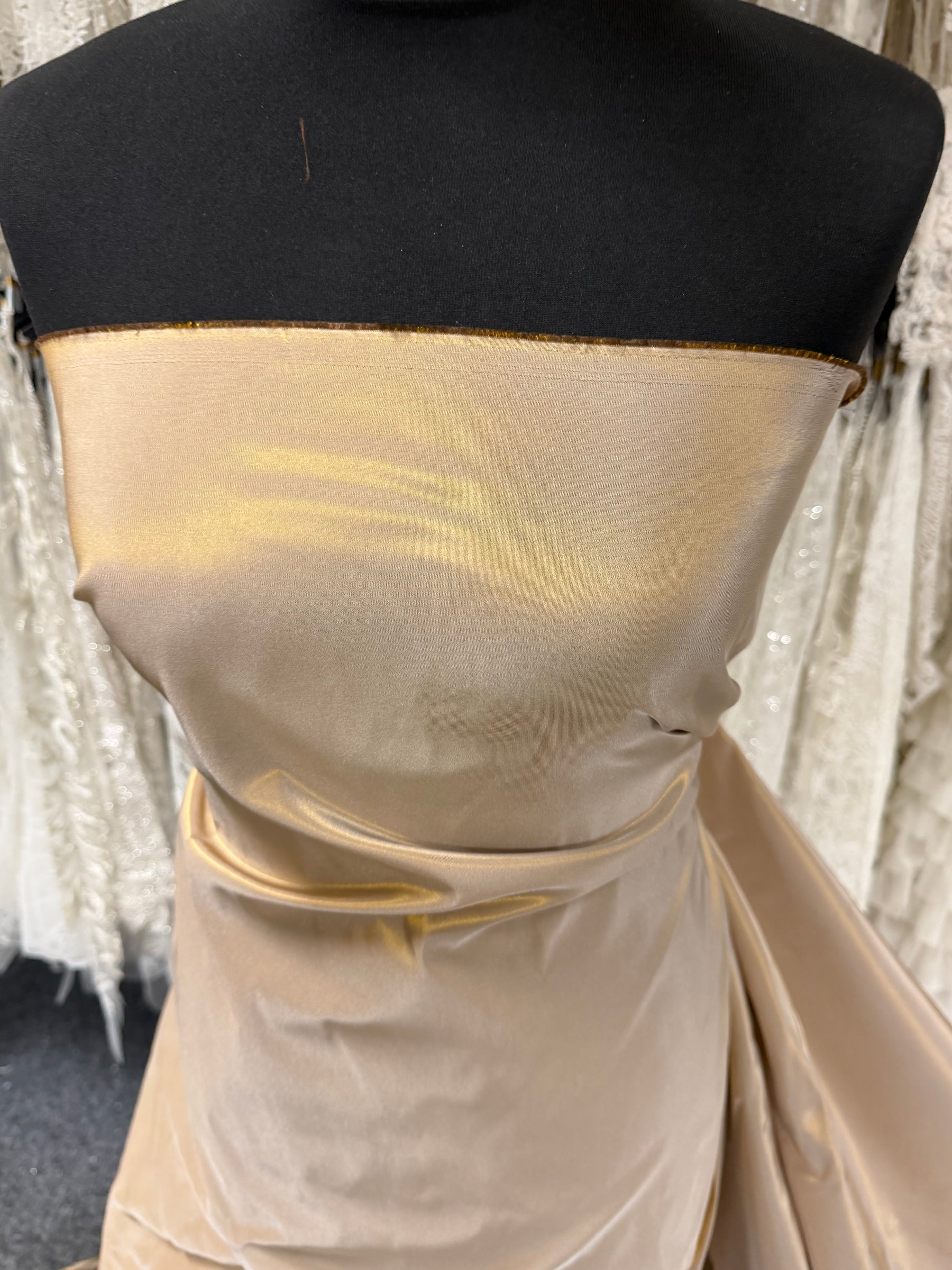 Schokoladenbraun/Gold Polyestertaft - P600