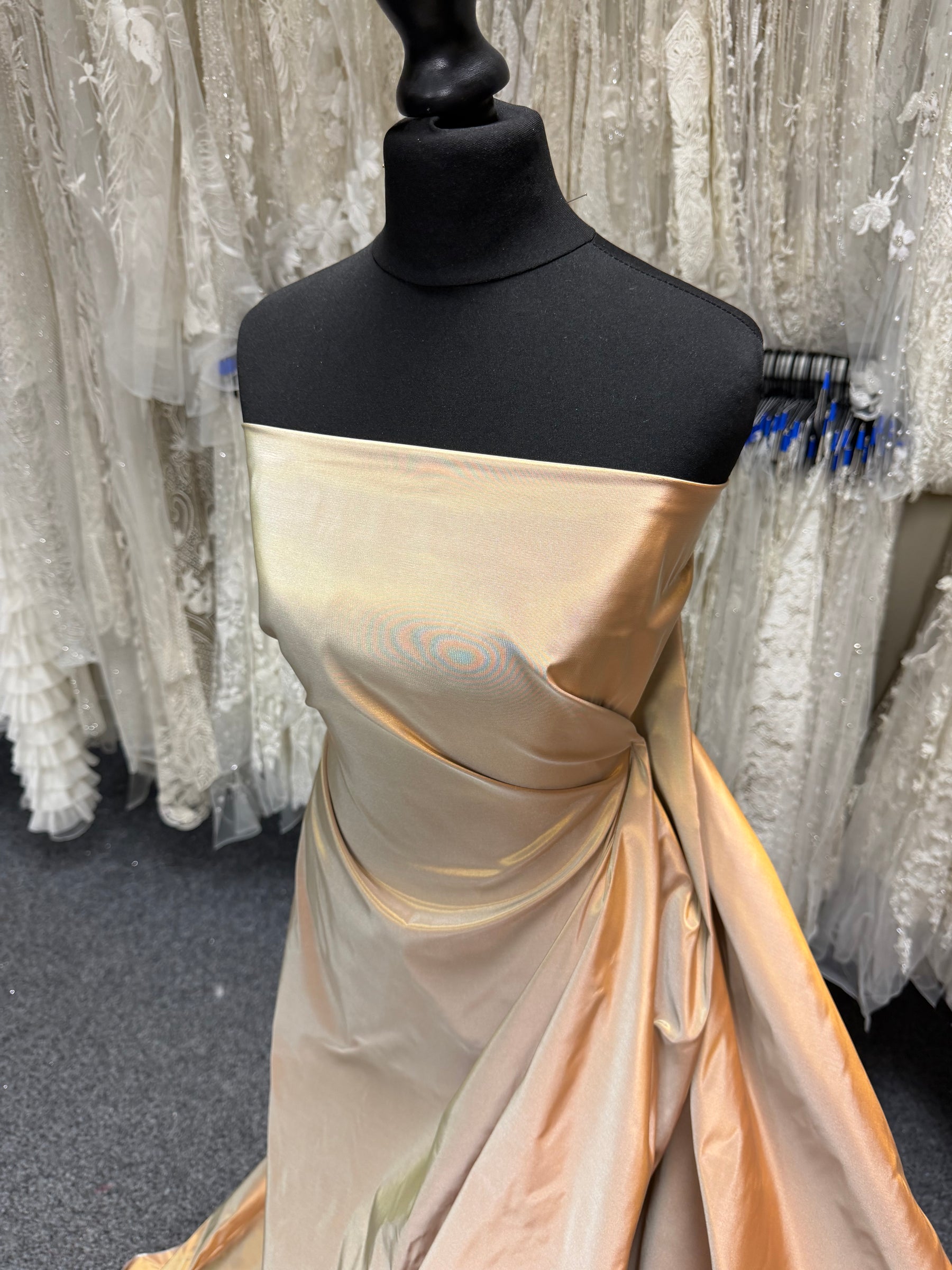 Grüner/Goldener Polyester-Taft – P600