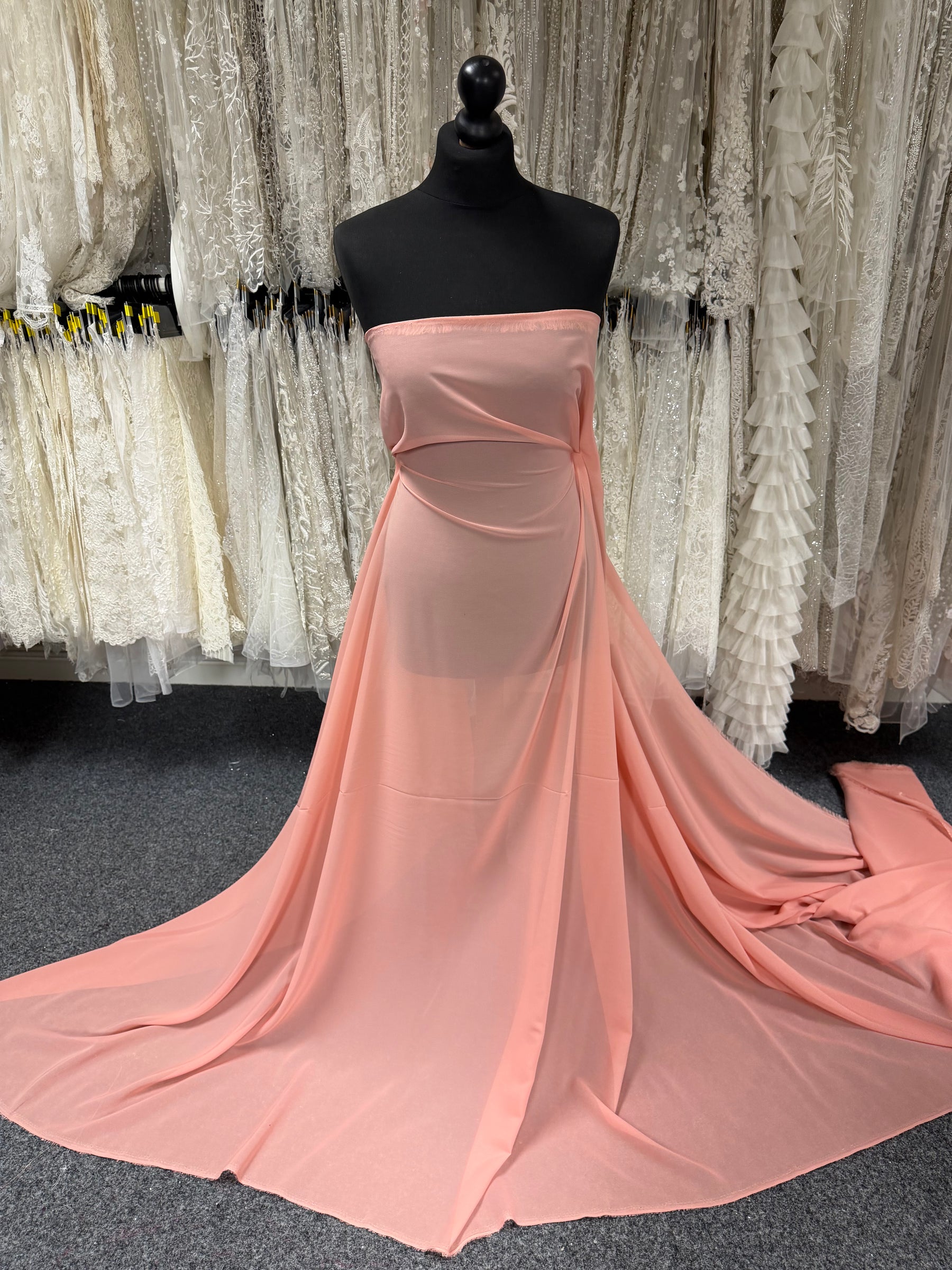 Polyester-Chiffon in Antikrosa – Benevolence