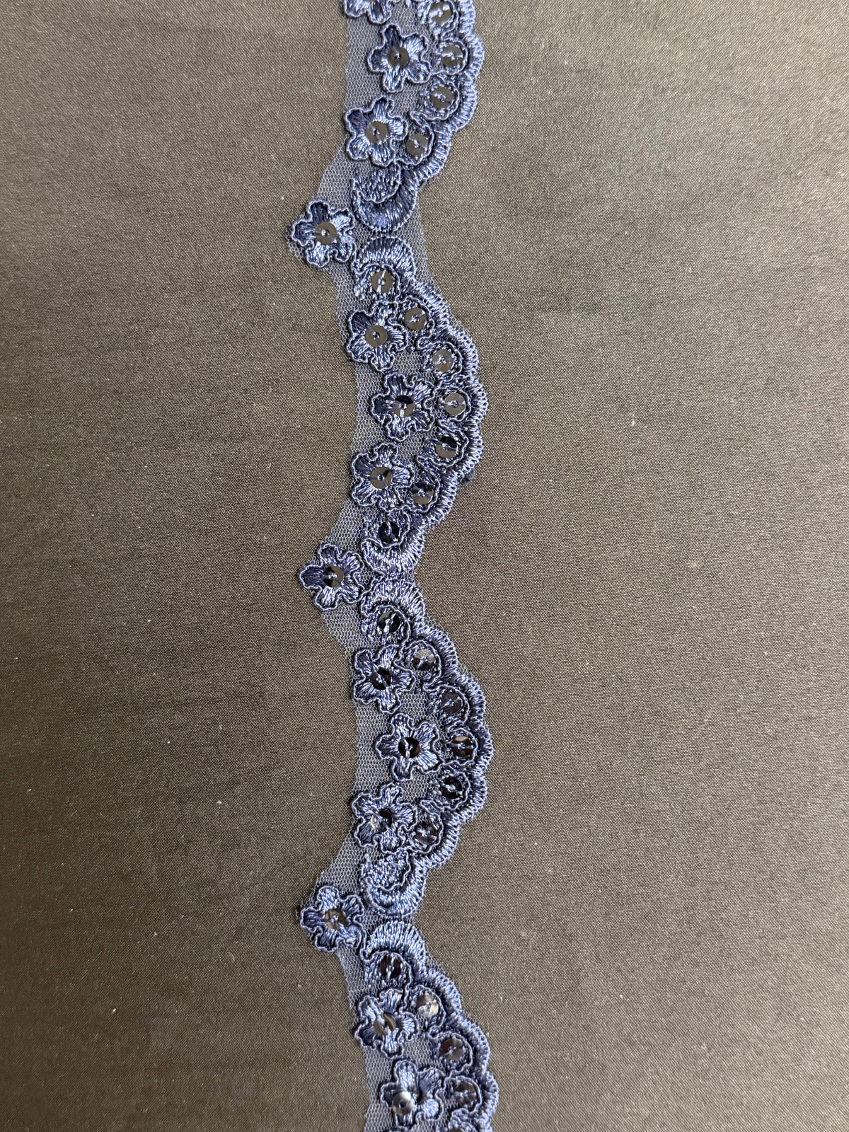 Marineblaue Paillettenborte mit Kordel - T713