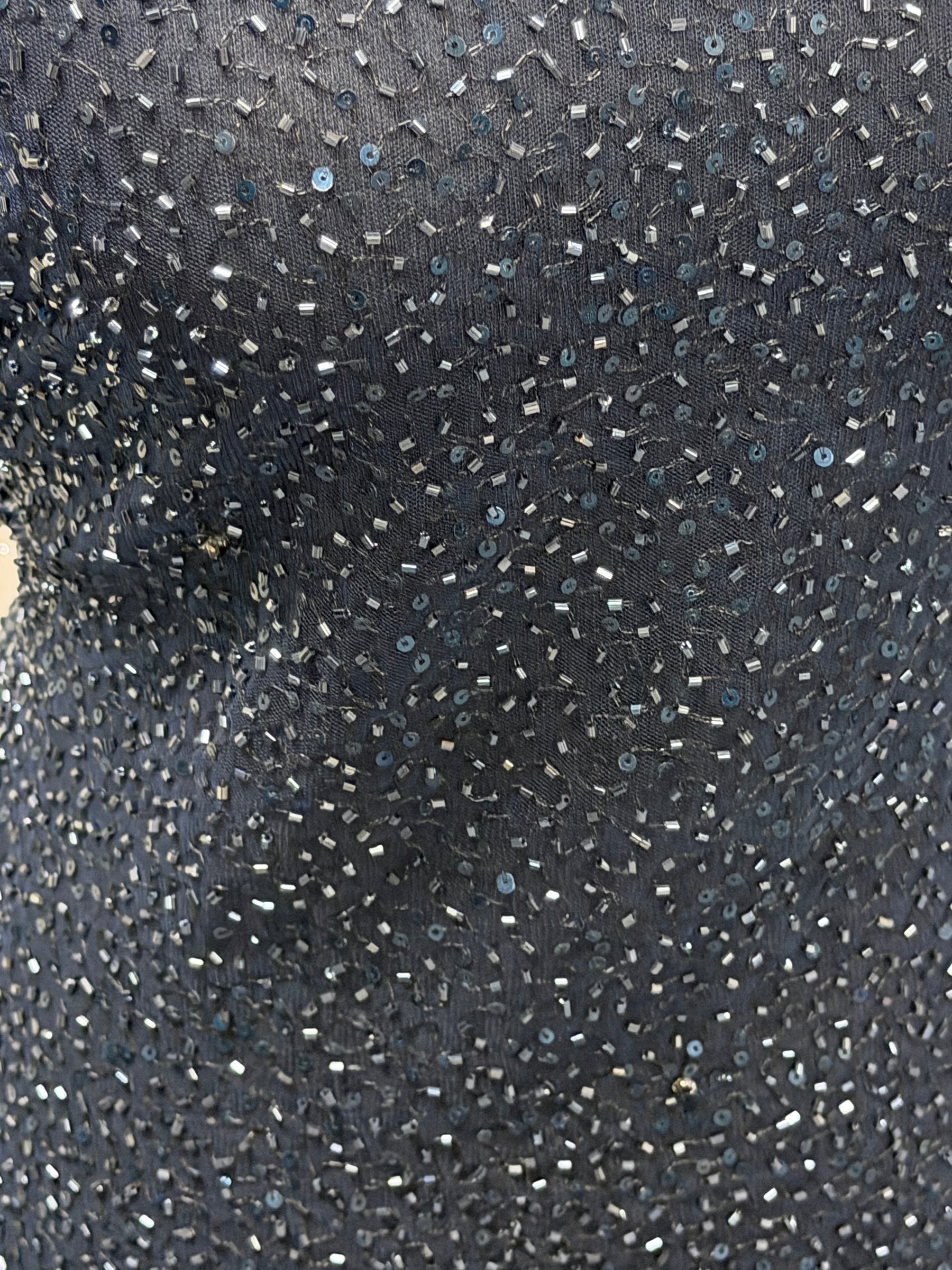 Marineblauer, bestickter Perlentüll - EB1012