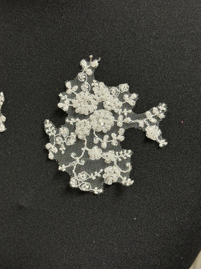Elfenbeinfarbene florale Spitzenapplikationen – T24