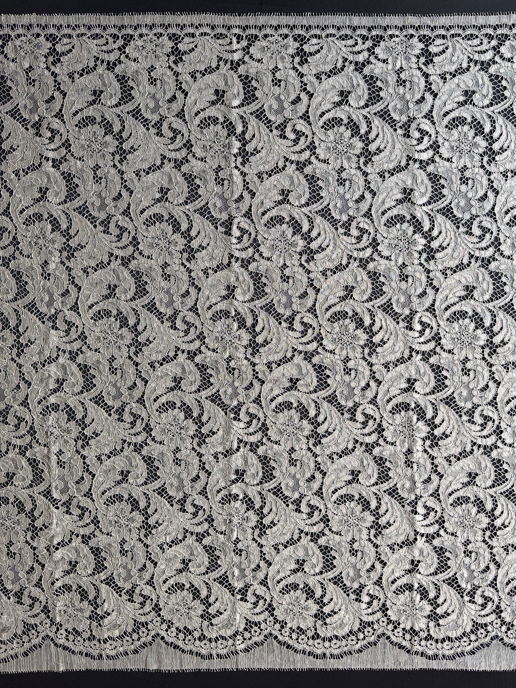 Dunkel Nickelgraue Chantilly-Spitze - P244