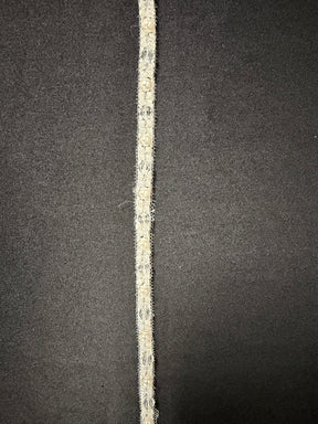 Elfenbeinfarbene perlenbesetzte Kleiderborte - T958