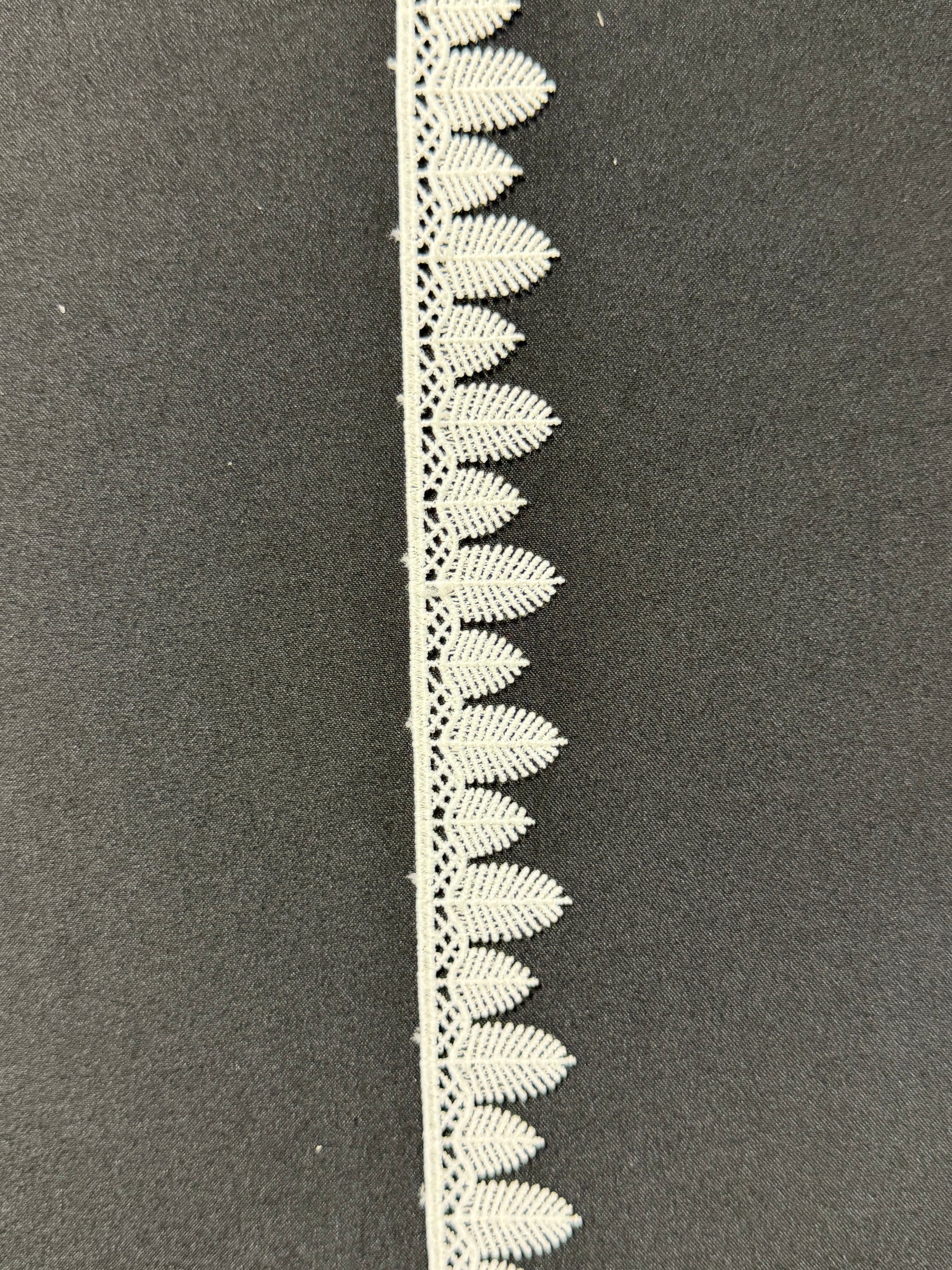 Elfenbeinfarbene Einfassung - EF4013