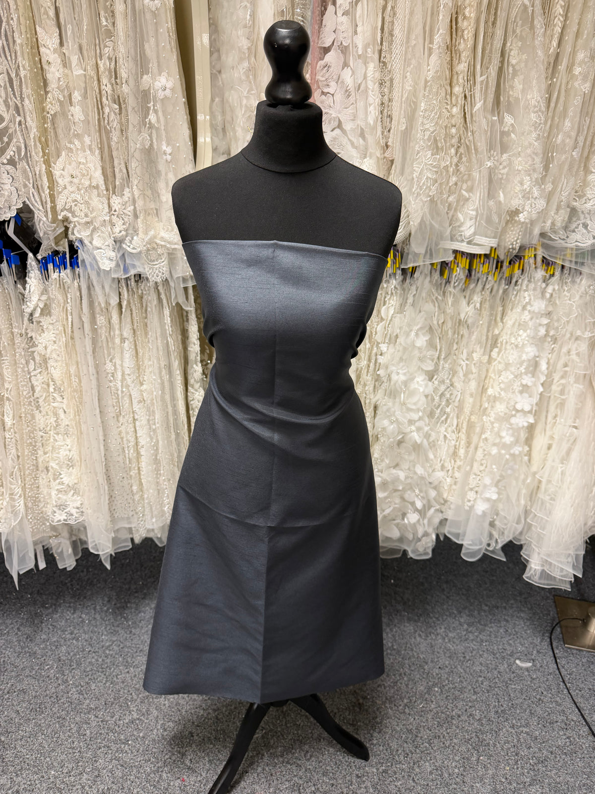 Anthrazitfarbenes Dupion mit Polyester-Satin-Rückseite – Klarheit (P967)
