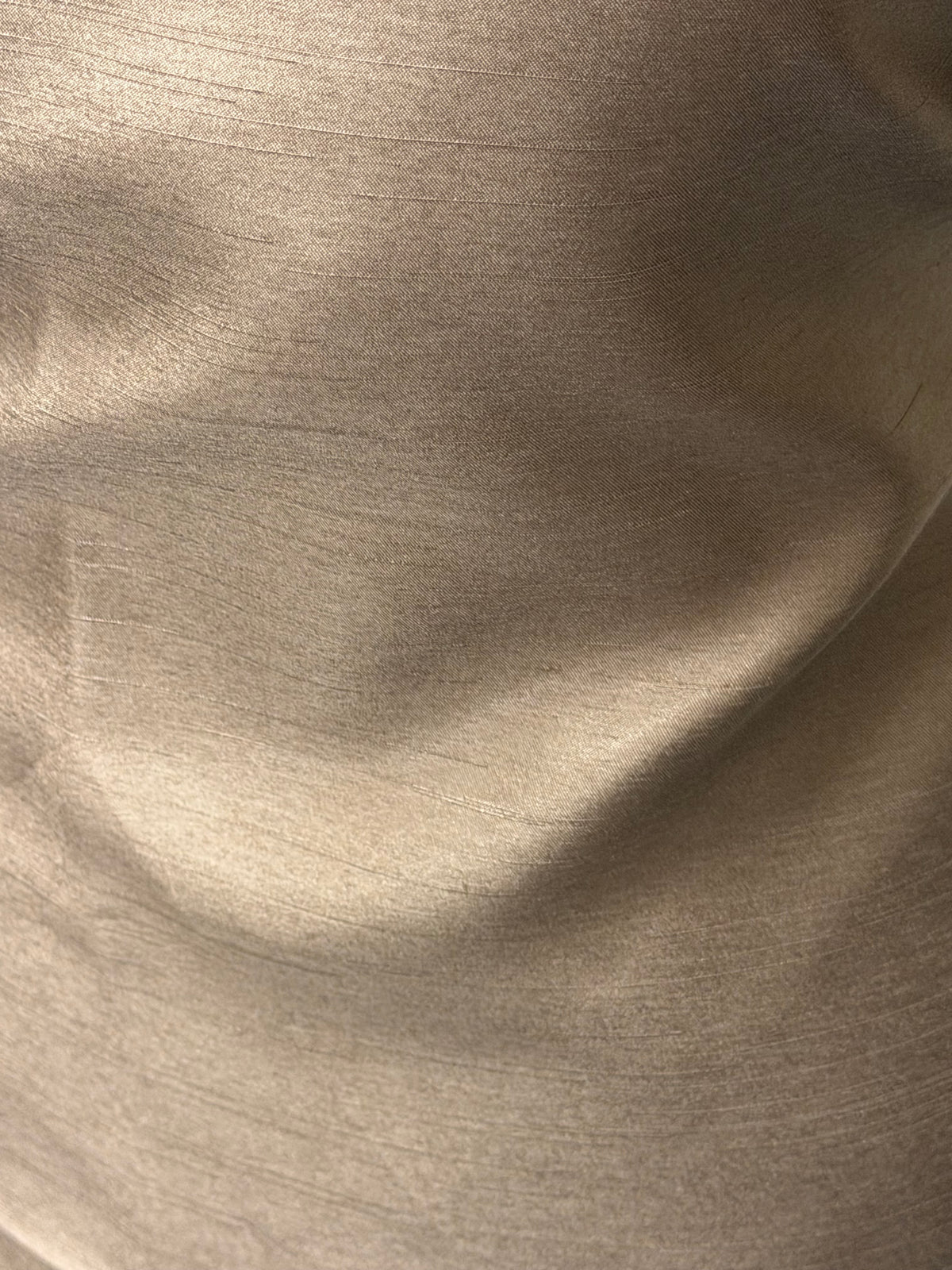 Taupefarbenes Dupion mit Polyester-Satin-Rückseite – Klarheit (P967)