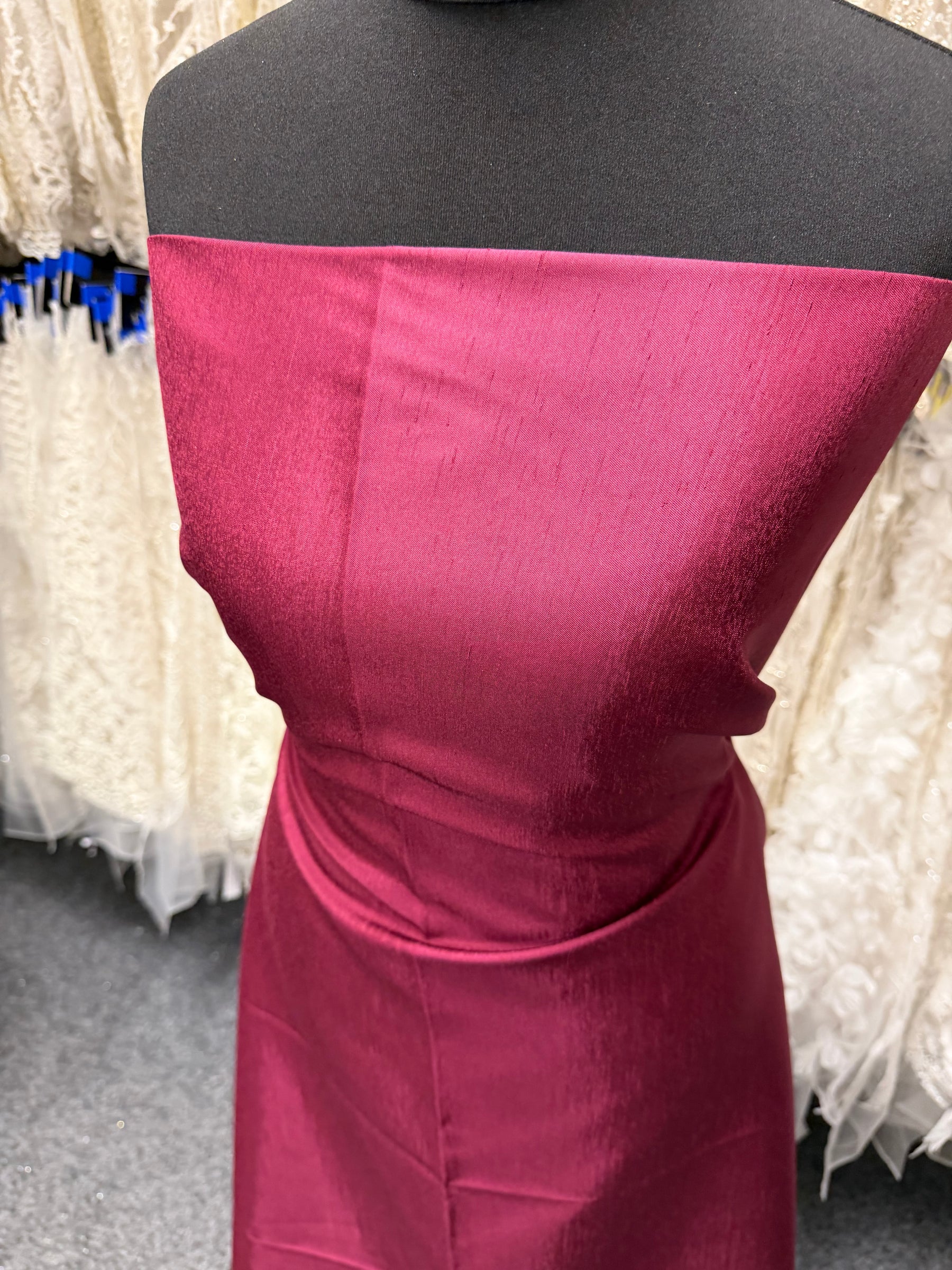 Dupion aus Polyester mit Satinrücken in dunklem Weinrot – Klarheit (P967)