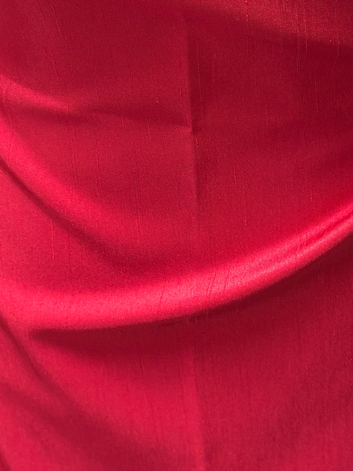 Weinrotes Dupion mit Polyester-Satin-Rückseite – Klarheit (P967)