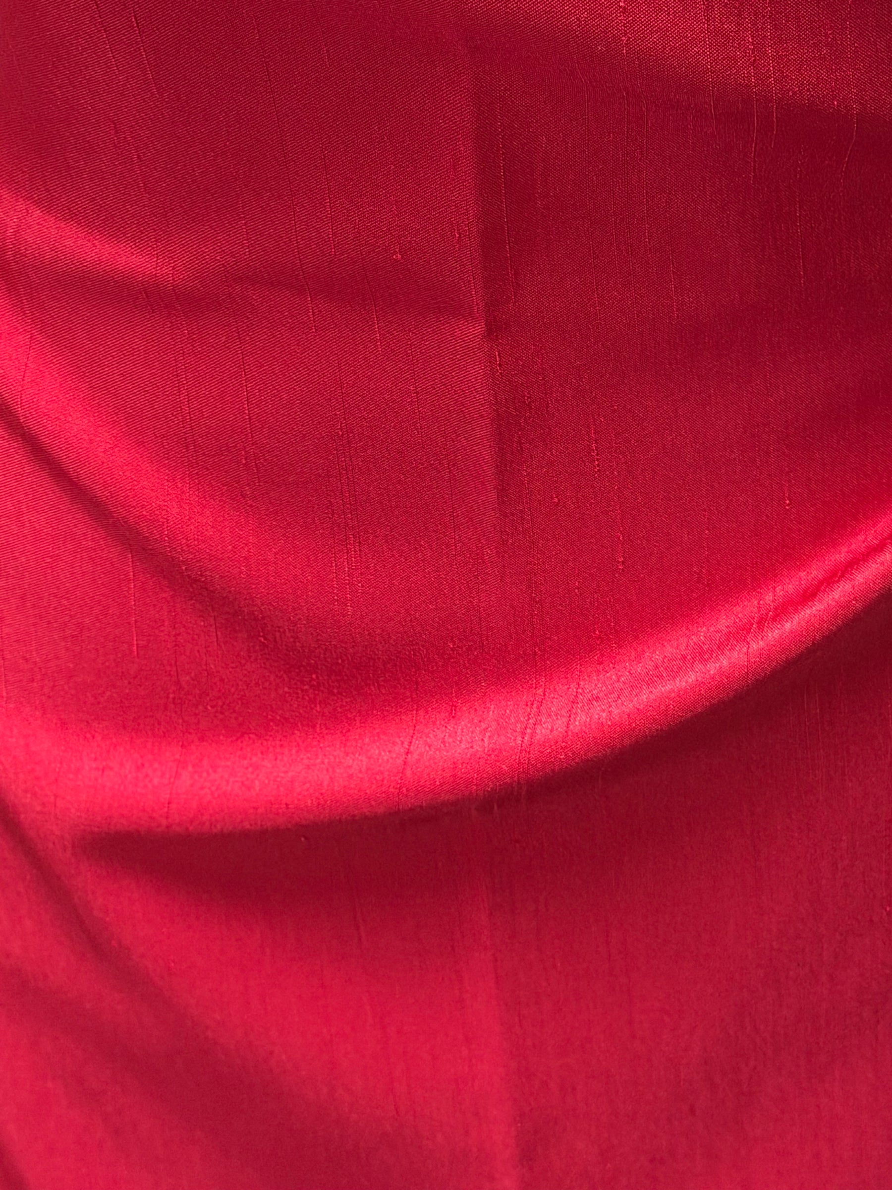 Weinrotes Dupion mit Polyester-Satin-Rückseite – Klarheit (P967)