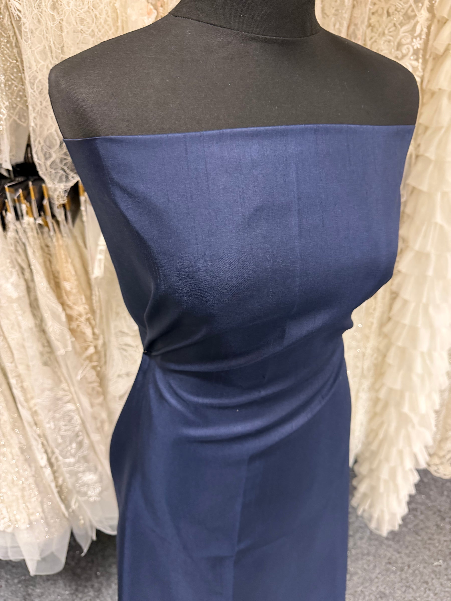 Marineblauer Dupion mit Polyester-Satinrücken - Klarheit (P967)