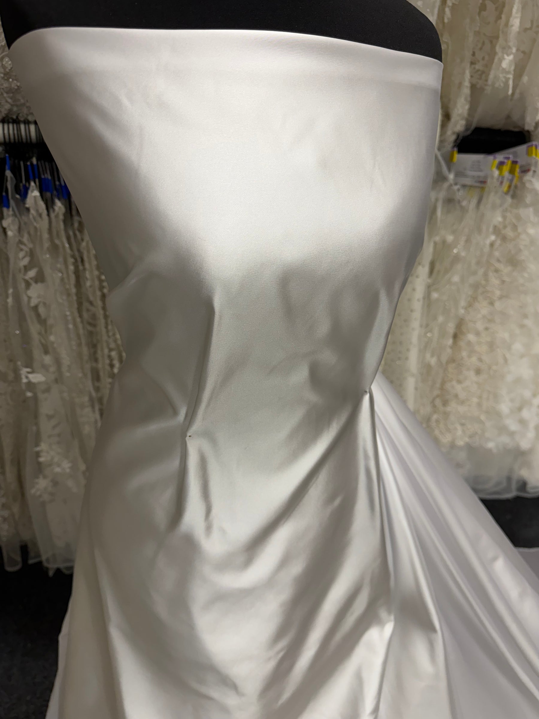 Elfenbeinfarbener Seiden-Duchesse-Satin - P752