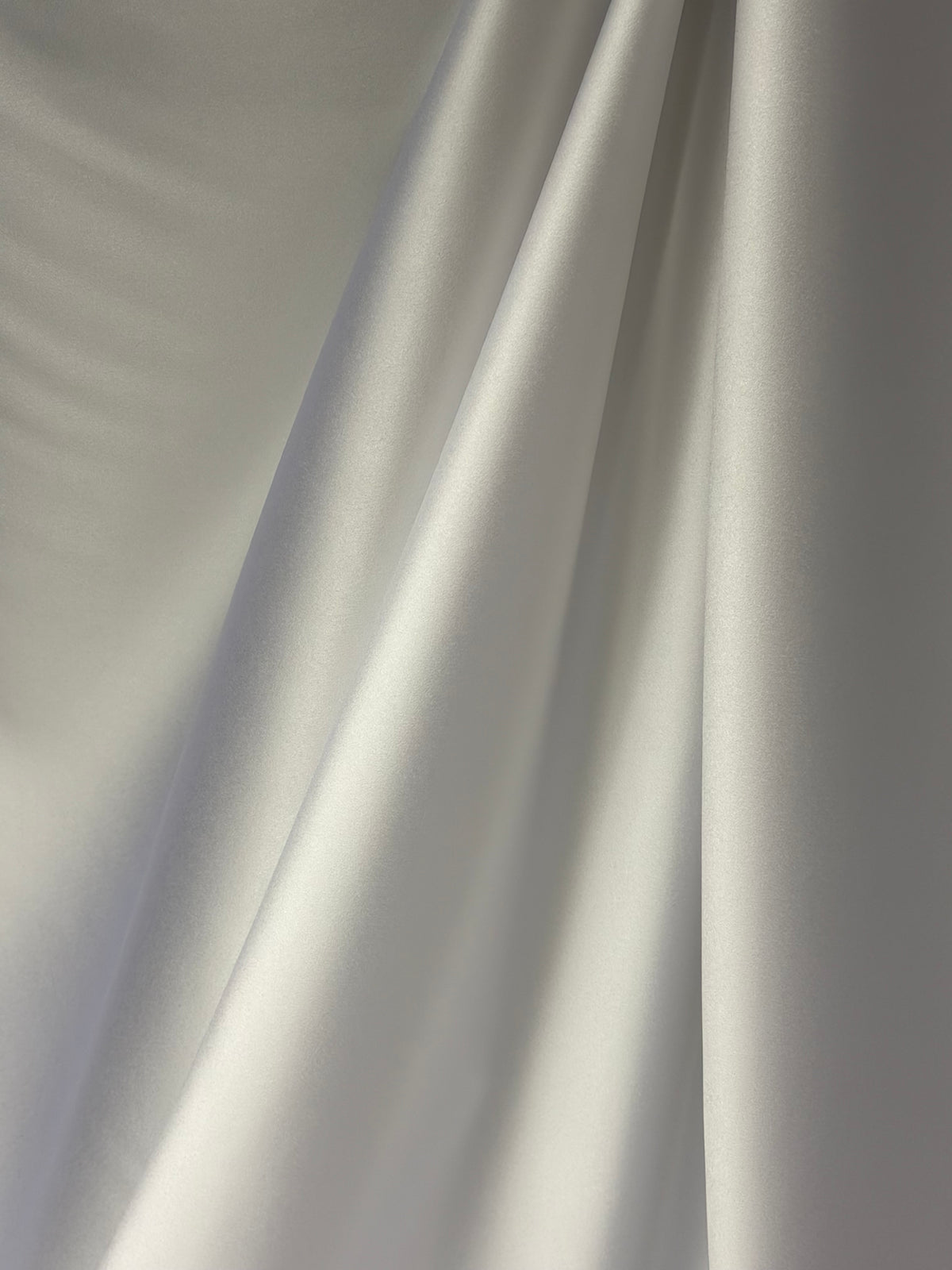 Weißer Polyester-Duchess-Satin - P42