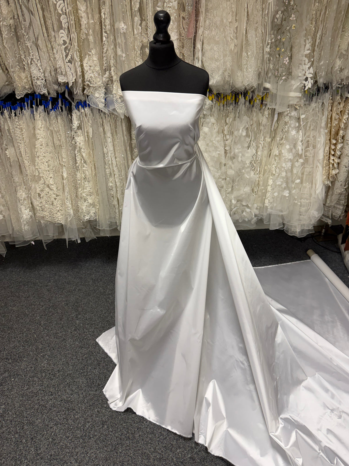 Weißer Seidenmischungs-Organza-Taft - P607