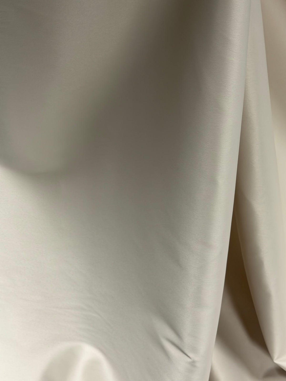 Austernfarbener Polyester-Lycra-Duchess-Satin - P83