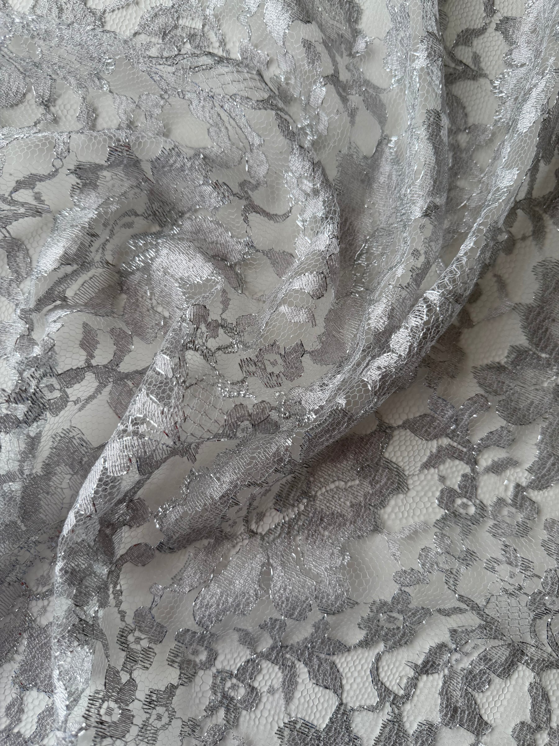 Silbermetallic Chantilly-Spitze - P184