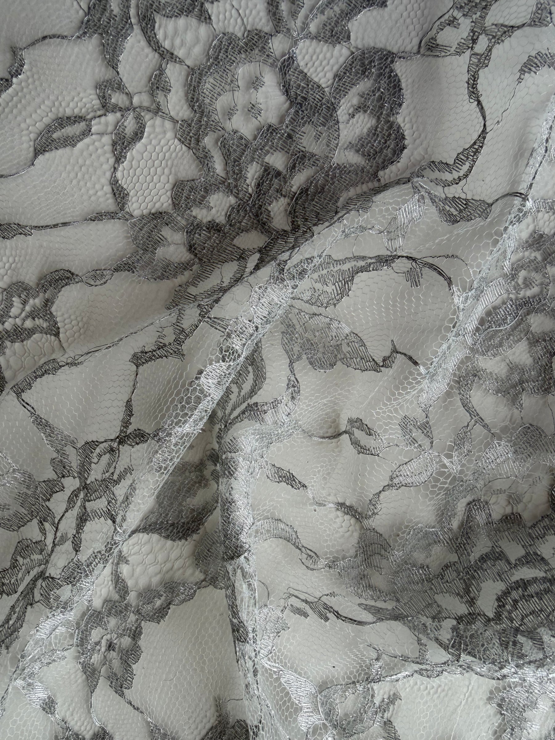 Silberne Chantilly-Spitze - P193