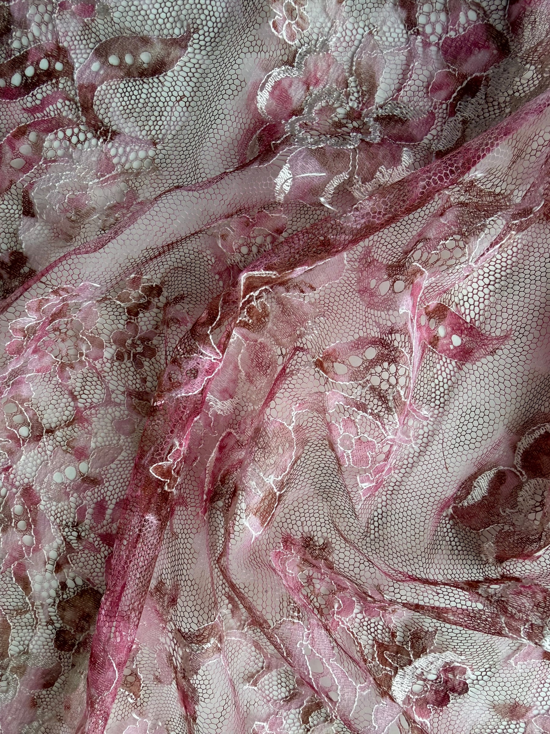Rosa bedruckte Chantilly-Spitze - P190
