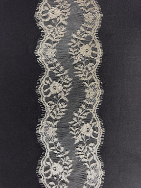Silberne Chantilly-Spitzenborte – EE4003
