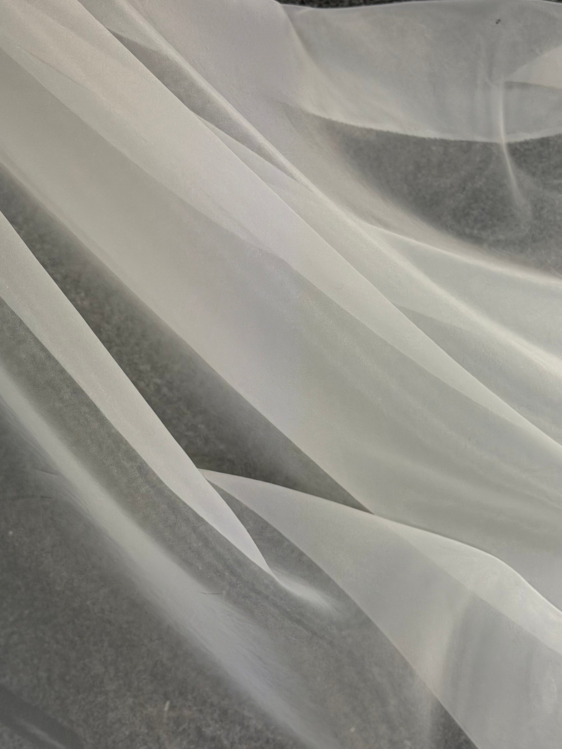 Hellelfenbeinfarbener Poly-Organza - P150