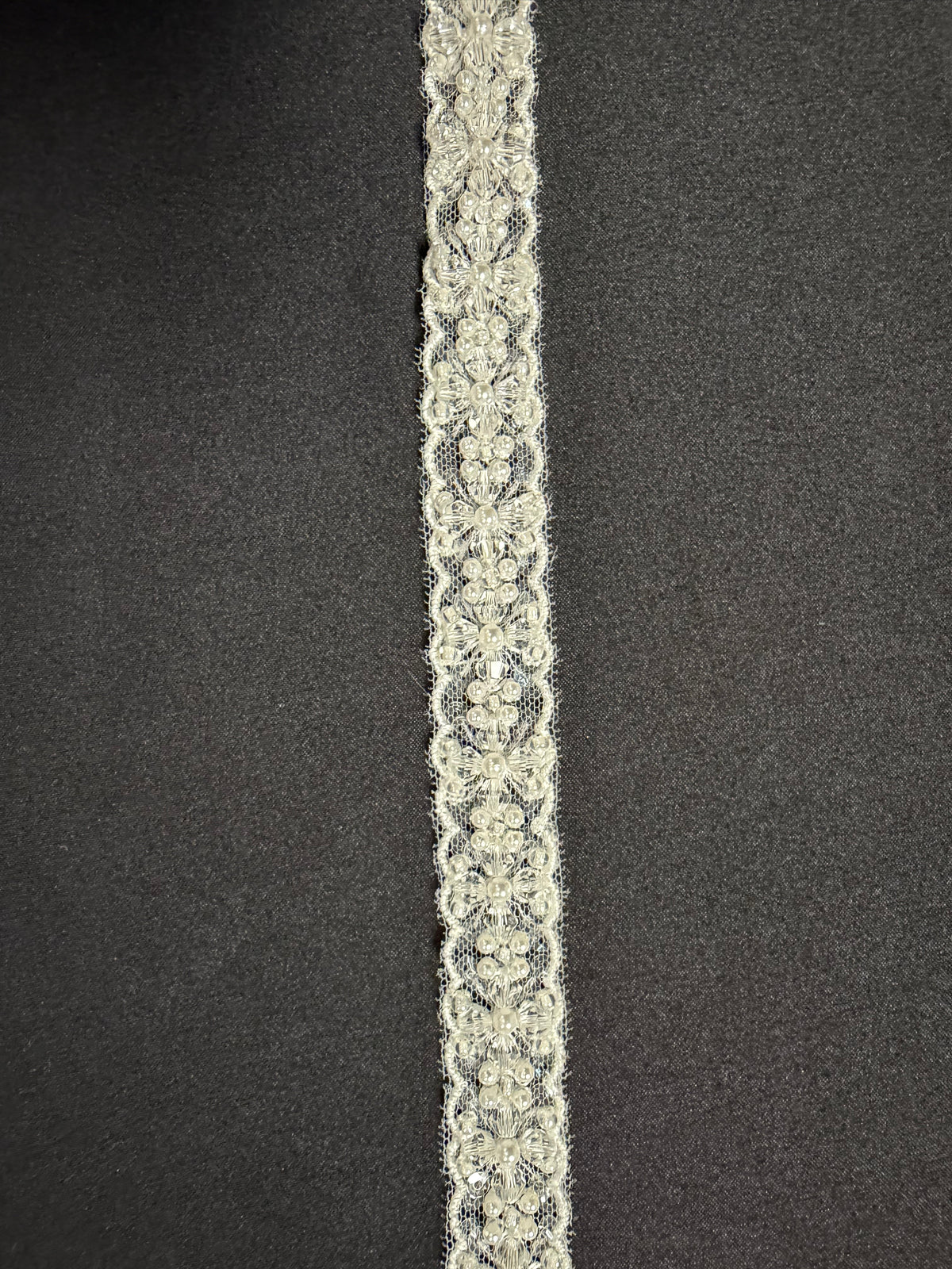 Elfenbeinfarben/Transparent, Perlen-Paillettenborte – T955