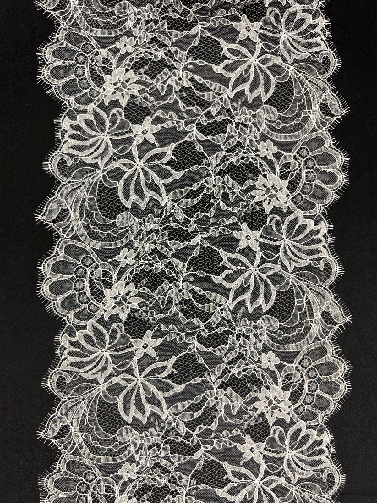Ivory Lace Trim - Lima