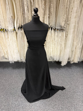 Leichter schwarzer Polyester-Satin – Gegenüberstellung
